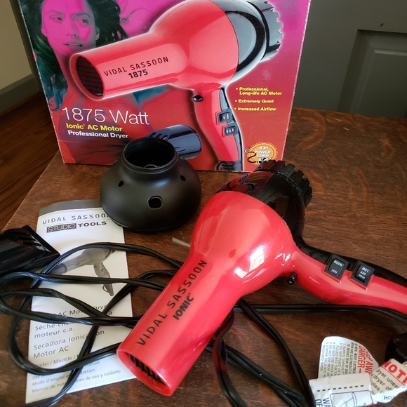 VIDAL Sassoon NIB Ionic blow dryer Styler - Picture 1 of 3